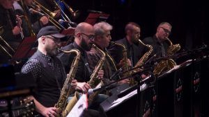corda de saxo amb saxo baríton