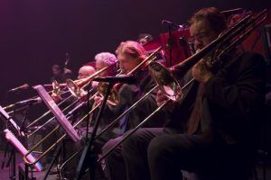 un moment en el concert la corda de trombons